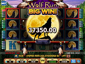 Wolf Run slots stacked wilds